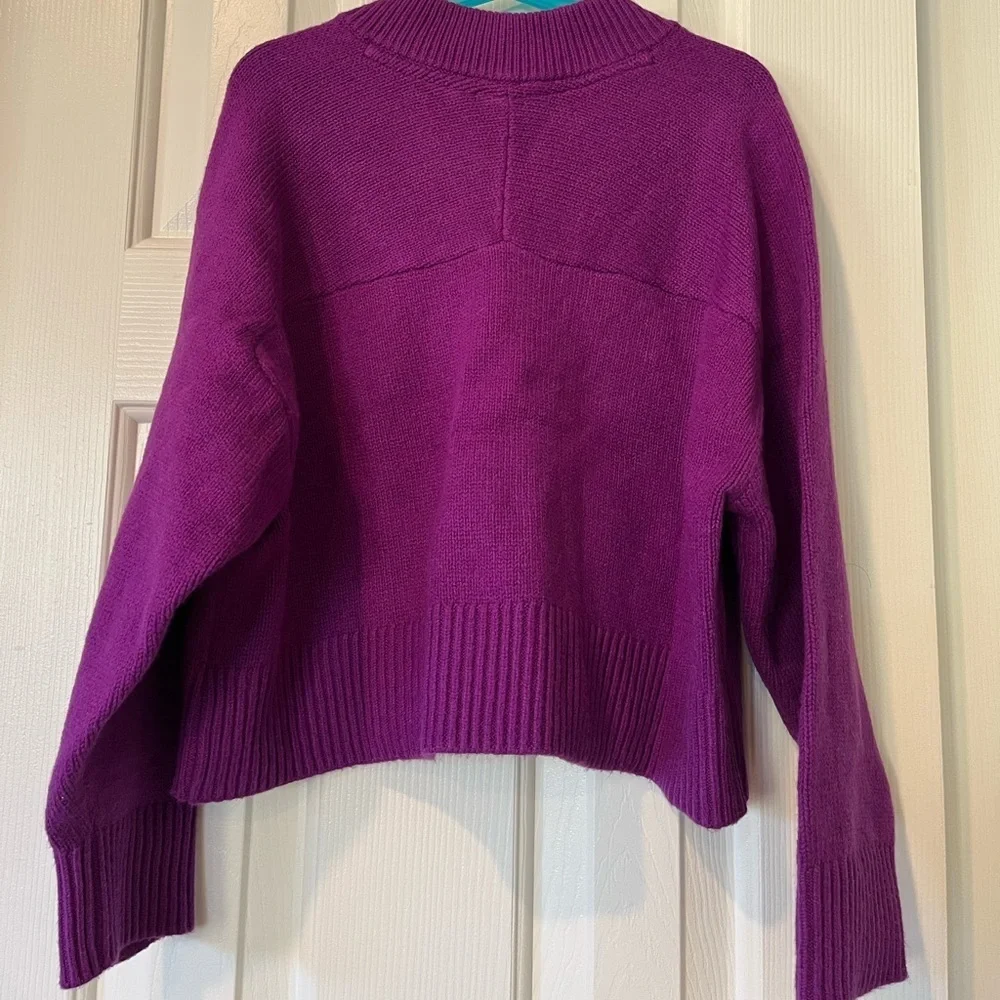 Girls boxy v-neck sweater size M (8-9) by Gap